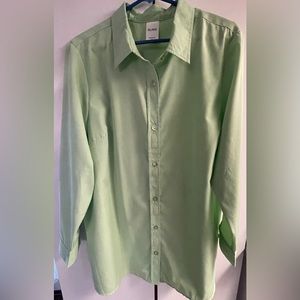 Blair XL (1X, 2X), green top. Button down, tunic length, long sleeve & collar